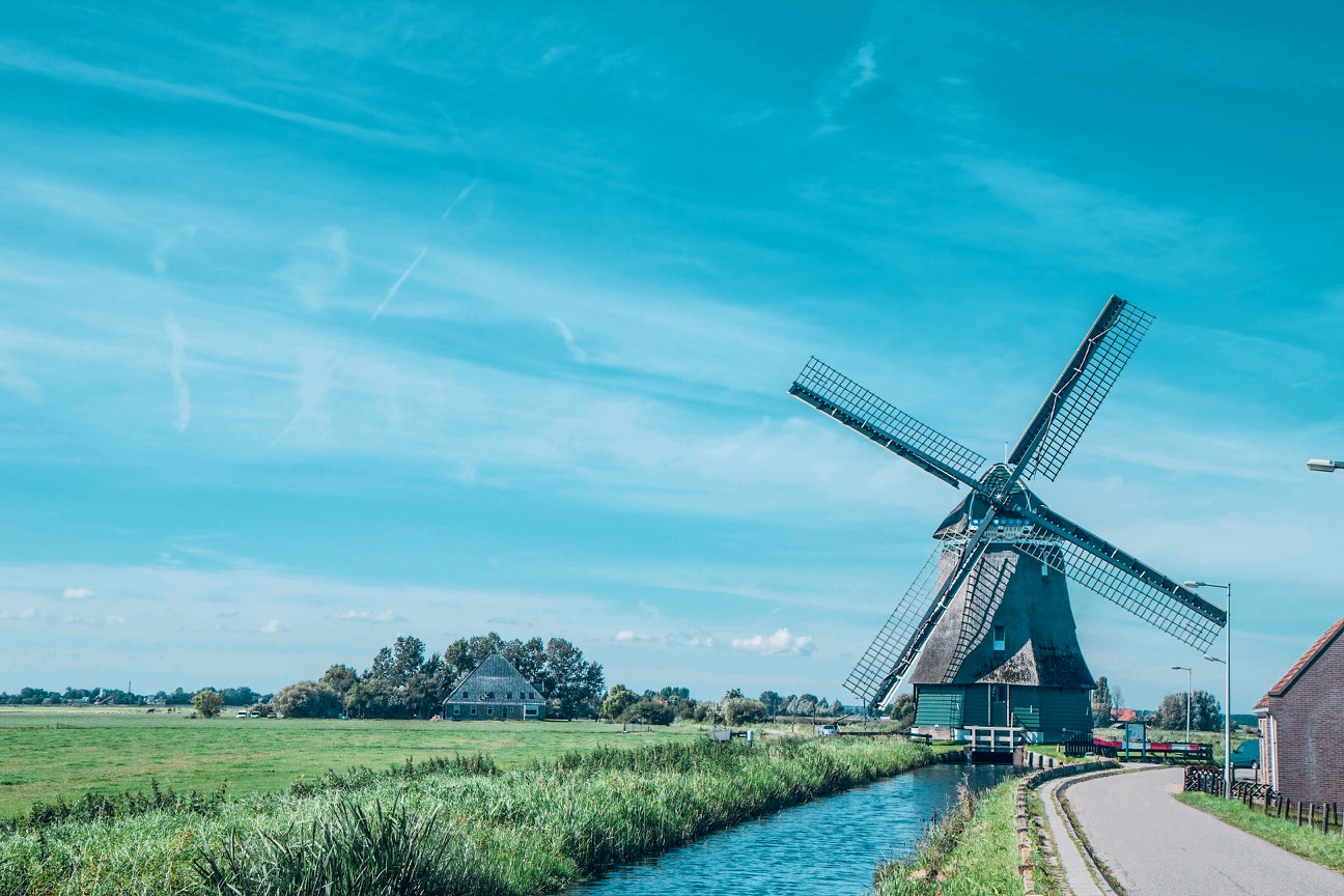 Holland Windmills - Giddy Guest